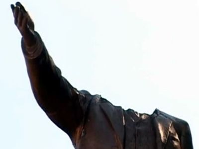 Обезглавленный памятник Ленину. Фото: 20khvylyn.com Обезглавленный памятник Ленину. Фото: 20khvylyn.com